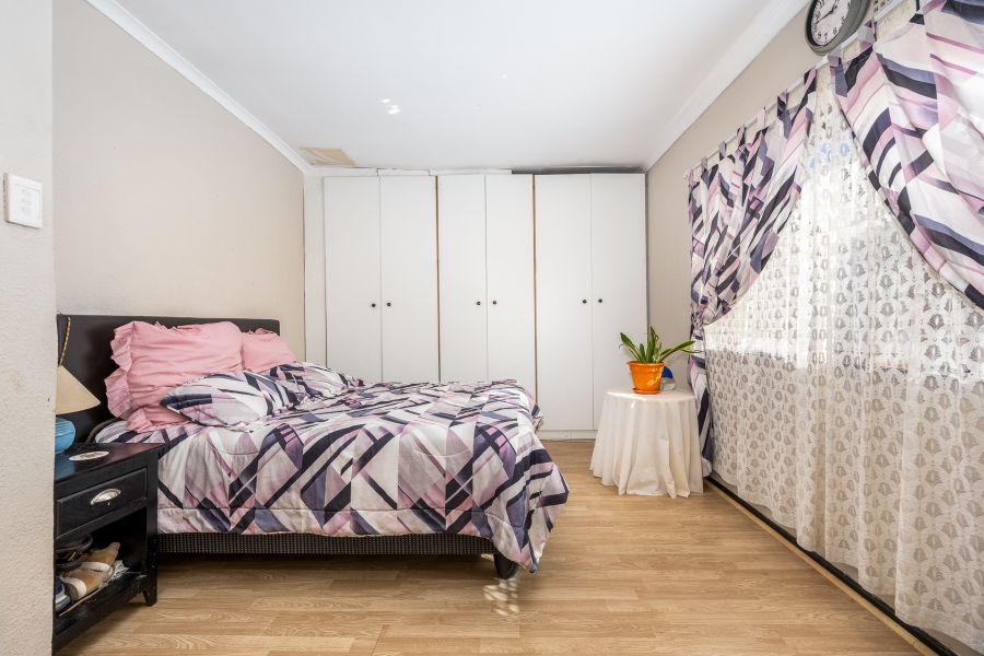 4 Bedroom Property for Sale in Mabille Park Western Cape